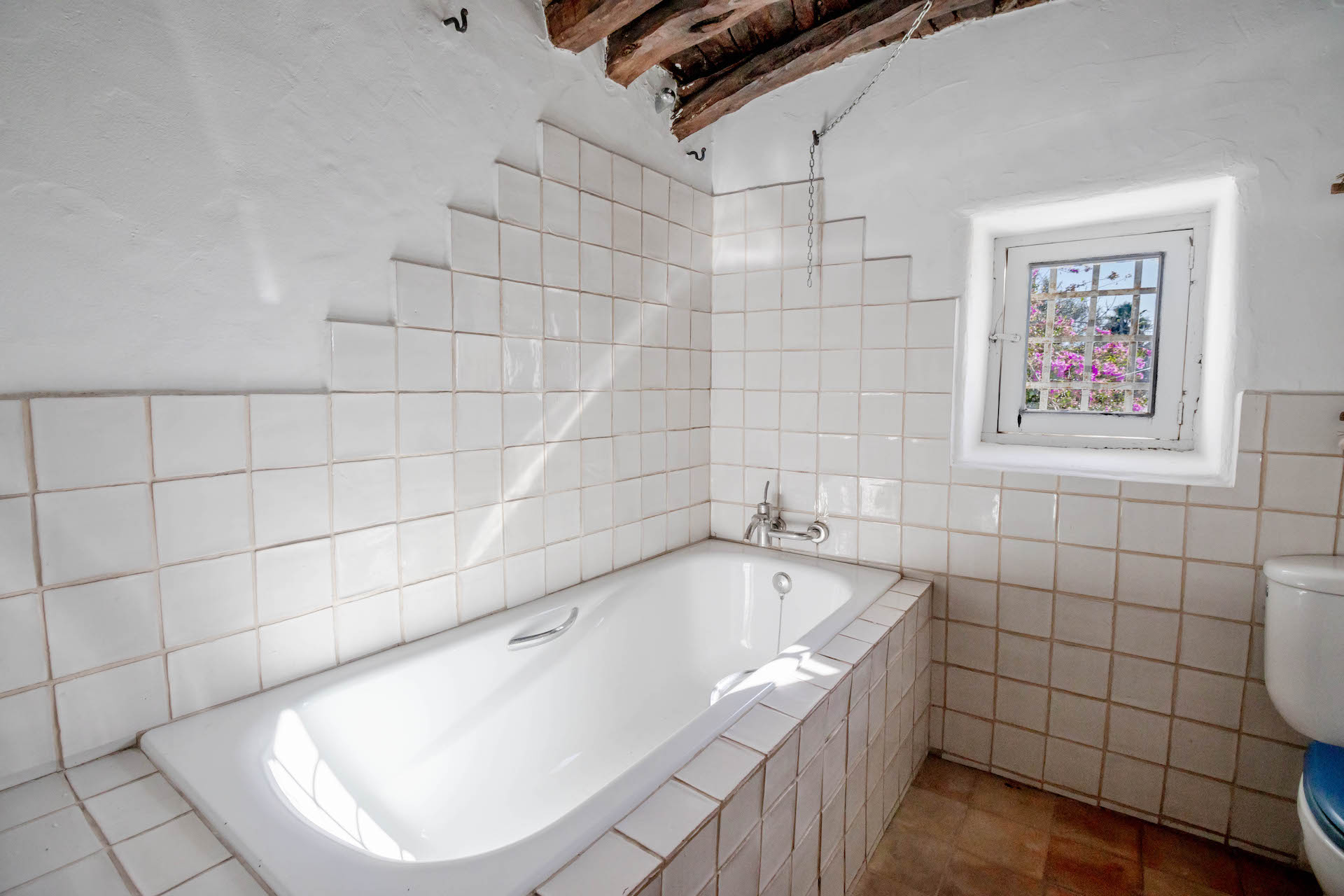 Resa estates Ibiza for sale te koop finca santa gertrudis interior bathroom 2.JPG